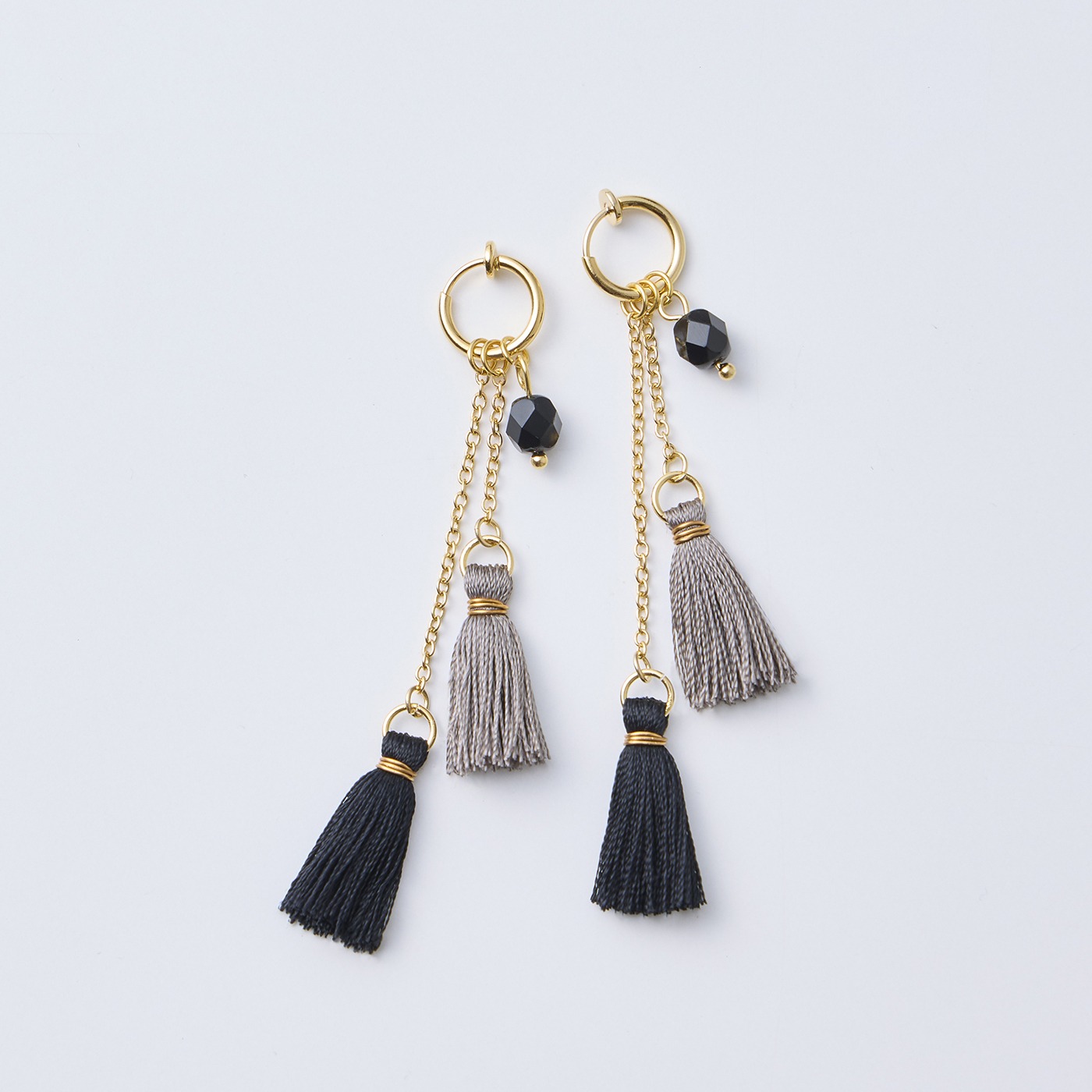 OSYAIRO［オシャイロ］|京都西陣の糸で作ったタッセルイヤアクセ〈黒〉